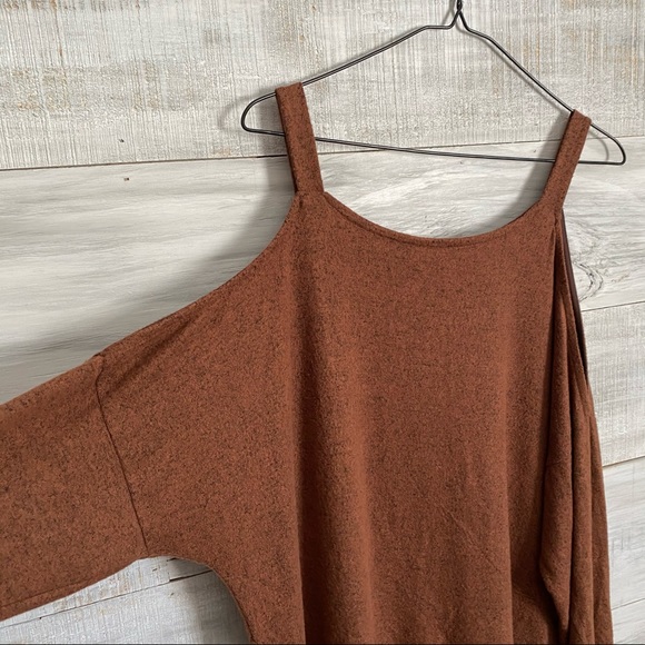 1.4.3. Story By Lineup Brown Cold Shoulder Sweater - Picture 5 of 7